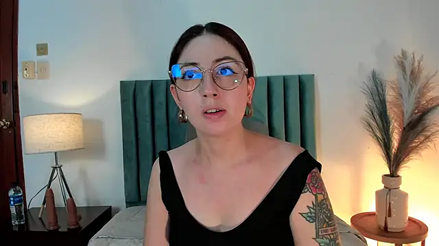 Emilywatsonn online show from 03.04.25