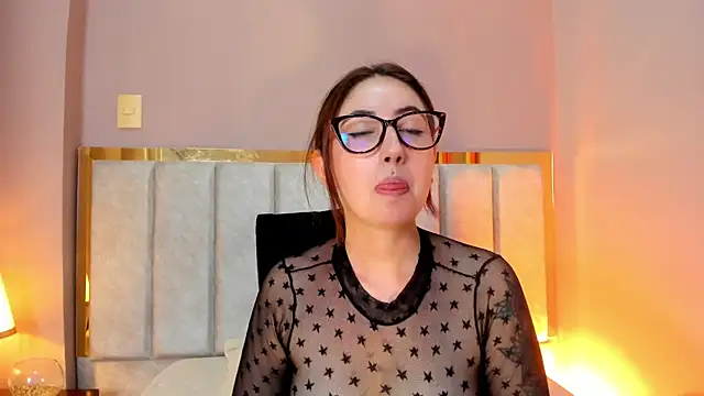 Emilywatsonn online show from 11.29.25