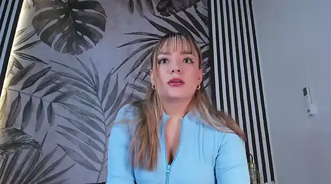 Snapshot of Samaantha-White chatting on 01.10.25 Samaantha-White online show from 01.10.25