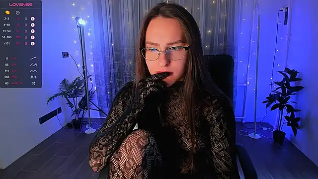 Snapshot of Alicia_x_art chatting on 12.02.24 Alicia x art online show from 12.02.24