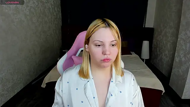 Stacy Luv online show from 11.30.25