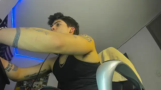 Snapshot of charlie_hotxxx chatting on 12.05.24 charlie hotxxx online show from 12.05.24