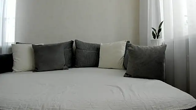 Snapshot of Angel-Rosa chatting on 12.22.25 Angel-Rosa online show from 12.22.25