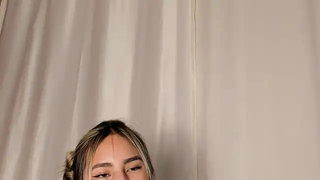 Snapshot of _Emma_Valka chatting on 12.24.24  Emma Valka online show from 12.24.24