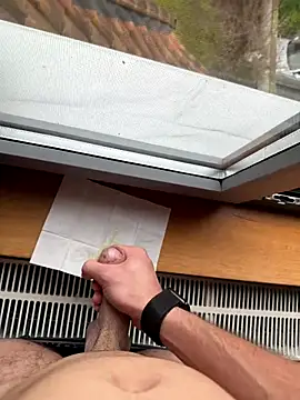 Snapshot of Siggidc2n chatting on 12.16.25 Siggidc2n online show from 12.16.25