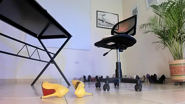 Snapshot of Kimmroggerr chatting on 12.20.24 Kimmroggerr online show from 12.20.24