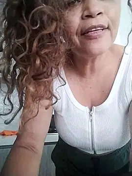 Snapshot of Alma_Sexyy chatting on 10.06.25 Alma Sexyy online show from 10.06.25