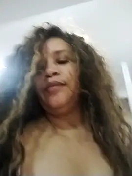 Snapshot of Alma_Sexyy chatting on 10.15.25 Alma Sexyy online show from 10.15.25