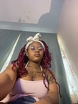 Snapshot of Cherrytowild chatting on 02.25.25 Cherrytowild online show from 02.25.25