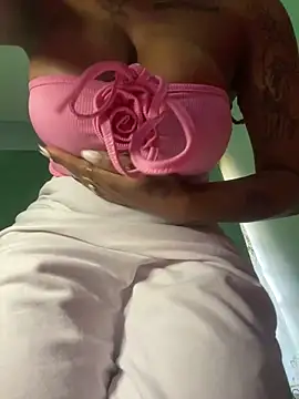 Snapshot of Cherrytowild chatting on 03.03.25 Cherrytowild online show from 03.03.25