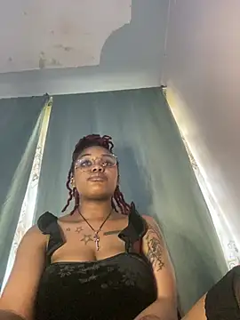 Snapshot of Cherrytowild chatting on 03.07.25 Cherrytowild online show from 03.07.25