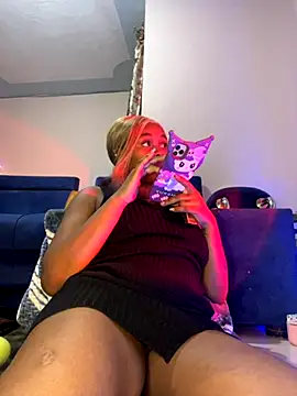 Snapshot of Cherrytowild chatting on 10.13.25 Cherrytowild online show from 10.13.25