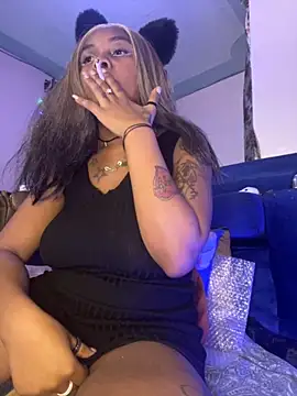 Snapshot of Cherrytowild chatting on 10.23.25 Cherrytowild online show from 10.23.25