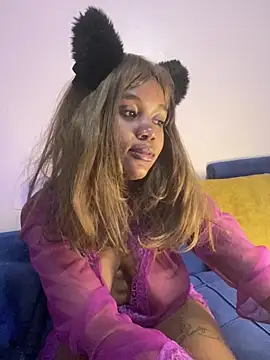 Snapshot of Cherrytowild chatting on 10.27.25 Cherrytowild online show from 10.27.25