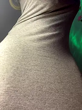 Snapshot of Cherrytowild chatting on 10.30.25 Cherrytowild online show from 10.30.25