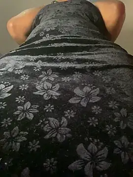 Snapshot of Cherrytowild chatting on 11.04.25 Cherrytowild online show from 11.04.25