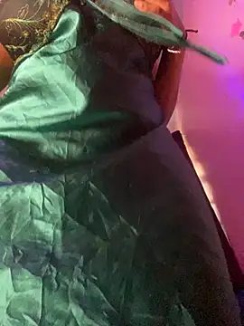 Snapshot of Cherrytowild chatting on 11.11.25 Cherrytowild online show from 11.11.25