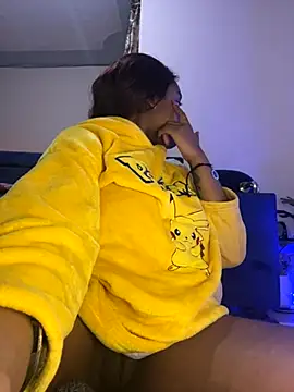 Snapshot of Cherrytowild chatting on 11.13.25 Cherrytowild online show from 11.13.25