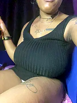 Snapshot of Cherrytowild chatting on 12.13.25 Cherrytowild online show from 12.13.25