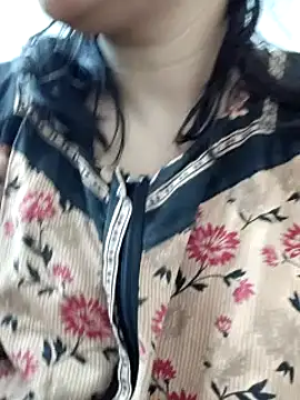 Snapshot of Aaradhya chatting on 12.13.24 Aaradhya online show from 12.13.24