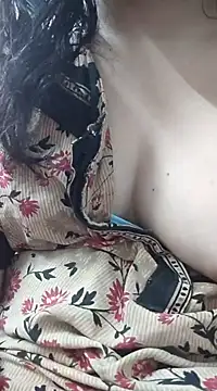 Snapshot of Aaradhya chatting on 12.22.24 Aaradhya online show from 12.22.24