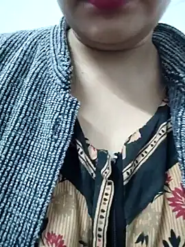 Snapshot of Aaradhya chatting on 01.01.25 Aaradhya online show from 01.01.25