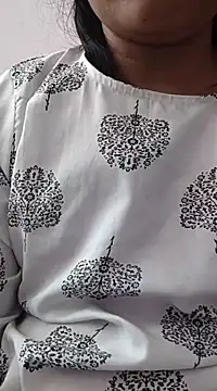 Snapshot of Aaradhya chatting on 02.28.25 Aaradhya online show from 02.28.25