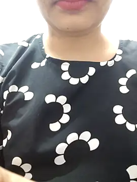 Snapshot of Aaradhya chatting on 03.01.25 Aaradhya online show from 03.01.25