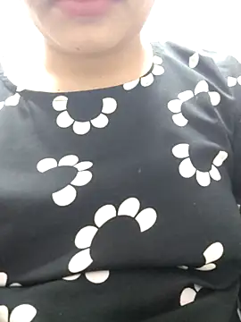 Snapshot of Aaradhya chatting on 03.03.25 Aaradhya online show from 03.03.25