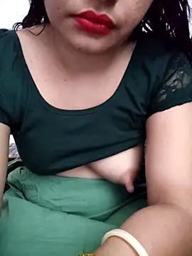 Snapshot of Aaradhya chatting on 03.09.25 Aaradhya online show from 03.09.25