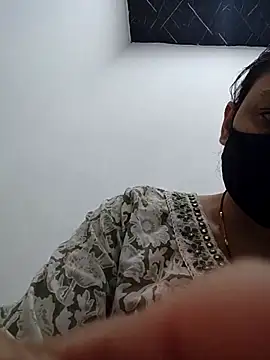 Snapshot of Aaradhya chatting on 06.07.26 Aaradhya online show from 06.07.26