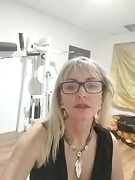 Snapshot of Tinuus chatting on 03.17.25 Tinuus online show from 03.17.25