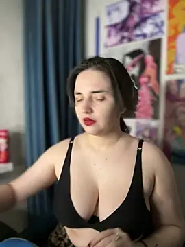 Snapshot of HoneySweetBee chatting on 02.26.26 HoneySweetBee online show from 02.26.26