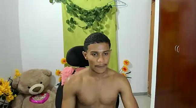 Snapshot of corzoethan chatting on 01.25.25 corzoethan online show from 01.25.25