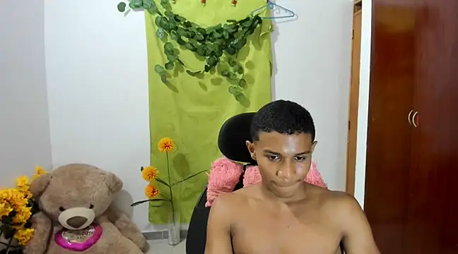 Snapshot of corzoethan chatting on 02.04.25 corzoethan online show from 02.04.25