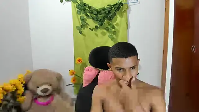 Snapshot of corzoethan chatting on 02.06.25 corzoethan online show from 02.06.25