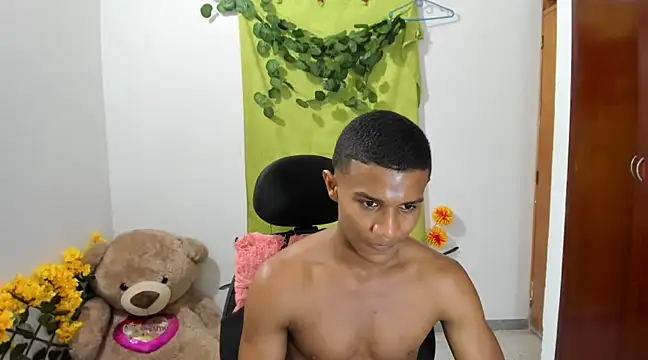 Snapshot of corzoethan chatting on 02.08.25 corzoethan online show from 02.08.25