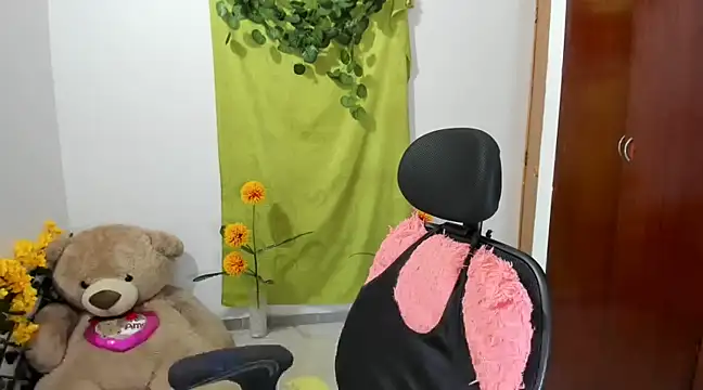 Snapshot of corzoethan chatting on 02.25.25 corzoethan online show from 02.25.25