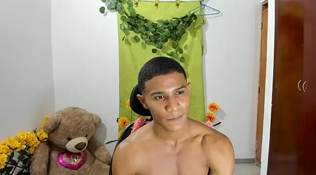 Snapshot of corzoethan chatting on 03.06.25 corzoethan online show from 03.06.25