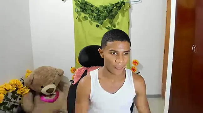 Snapshot of corzoethan chatting on 03.08.25 corzoethan online show from 03.08.25