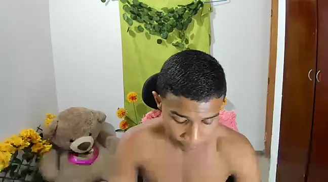 Snapshot of corzoethan chatting on 03.08.25 corzoethan online show from 03.08.25