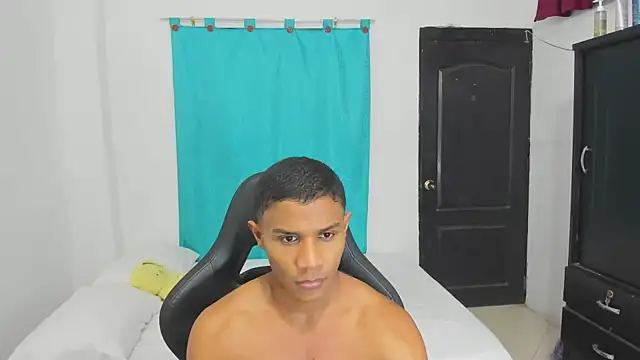 Snapshot of corzoethan chatting on 09.08.25 corzoethan online show from 09.08.25