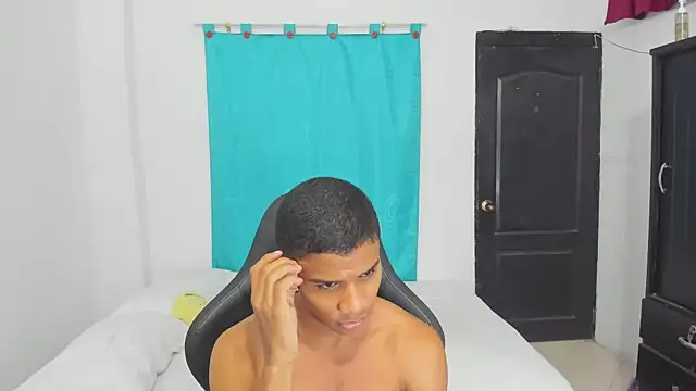 Snapshot of corzoethan chatting on 09.10.25 corzoethan online show from 09.10.25