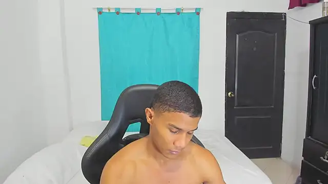 Snapshot of corzoethan chatting on 09.12.25 corzoethan online show from 09.12.25