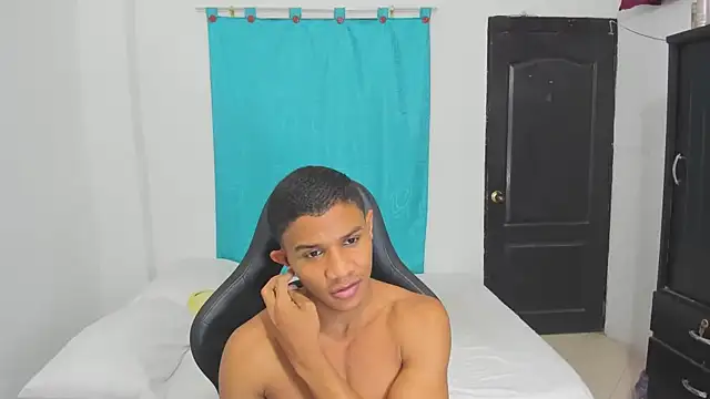 Snapshot of corzoethan chatting on 09.14.25 corzoethan online show from 09.14.25