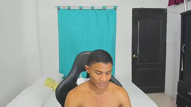 Snapshot of corzoethan chatting on 09.15.25 corzoethan online show from 09.15.25