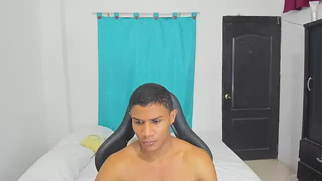 Snapshot of corzoethan chatting on 09.18.25 corzoethan online show from 09.18.25