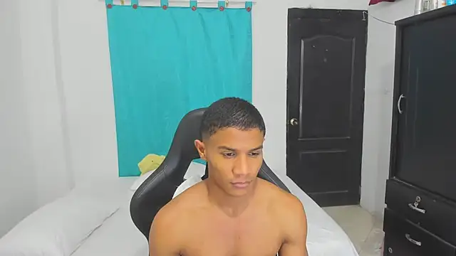 Snapshot of corzoethan chatting on 10.09.25 corzoethan online show from 10.09.25