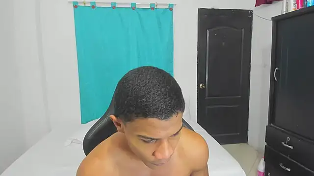 Snapshot of corzoethan chatting on 10.17.25 corzoethan online show from 10.17.25