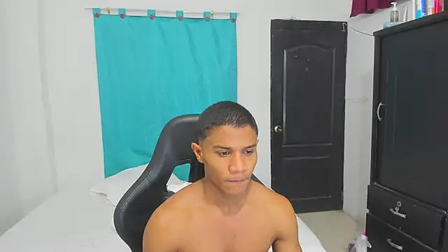 Snapshot of corzoethan chatting on 10.22.25 corzoethan online show from 10.22.25